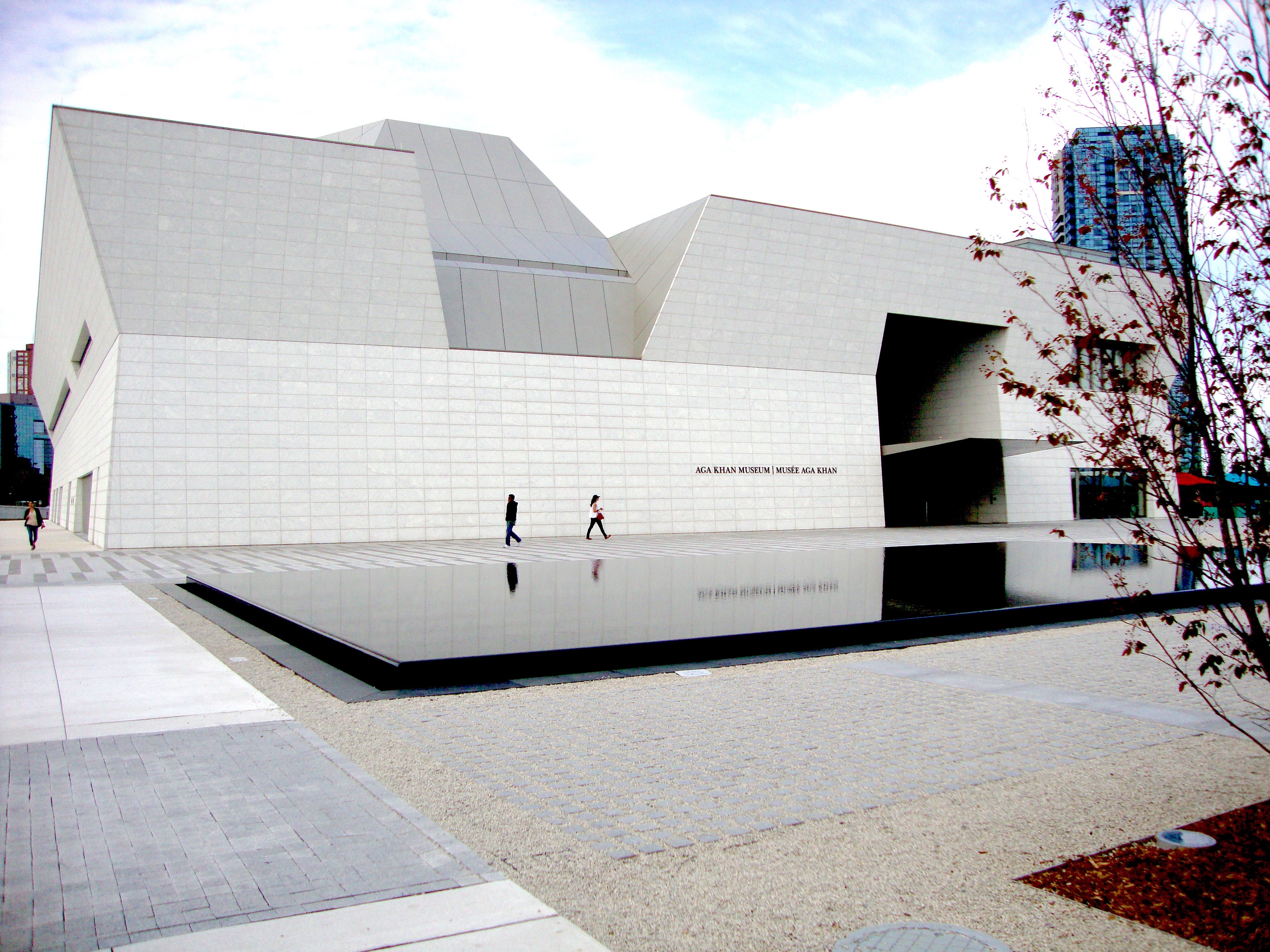  The 10,000 square-metre structure is set within formal gardens and surrounded by a large park (Aga Khan Park) designed by landscape architect Vladimir Djurovic. The extensive site is shared with a new Ismaili Centre designed by the Indian architect Charles Correa. (Wiki)